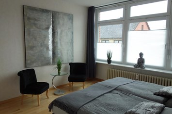 Monteurzimmer: Schlafzimmer mit Parkett - Ferienwohnung 100 qm, Monteurzimmer Uslar im Solling Niedersachsen