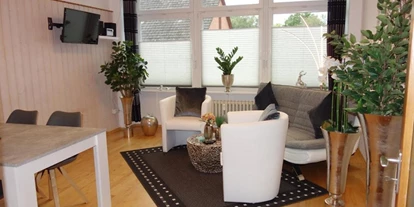 Monteurwohnung - Uslar - Wohnzimmer mit Essbereich - Ferienwohnung 110 qm, Monteurzimmer Uslar im Solling Niedersachsen