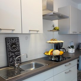 Monteurzimmer: Küche mit Sitzgelegenheiten - Ferienwohnung 110 qm, Monteurzimmer Uslar im Solling Niedersachsen