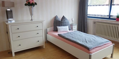 Monteurwohnung - Uslar - Schlafzimmer - Ferienwohnung 110 qm, Monteurzimmer Uslar im Solling Niedersachsen