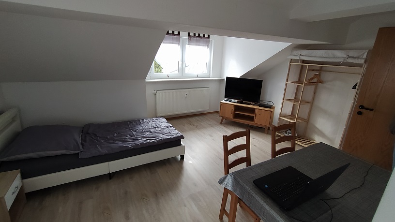 Monteurzimmer: DG Wohnung mit 4 Betten