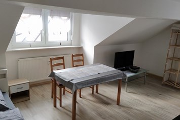 Monteurzimmer: DG Wohnung mit 4 Betten in 91077 Neunkirchen am Brand