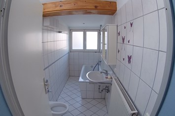 Monteurzimmer: Badezimmer - Schöne Unterkünfte nahe Frankfurt am Main