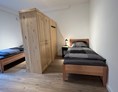 Monteurzimmer: Zimmer mit 2 separaten Betten - GLR 64