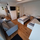 Monteurzimmer - Wohnung 2 offener Wohnraum mit Einzelbetten  - Gästehaus Buberl