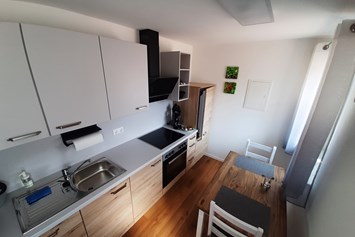 Monteurzimmer: Küche und Eßbereich Wohnung 3 - Gästehaus Buberl