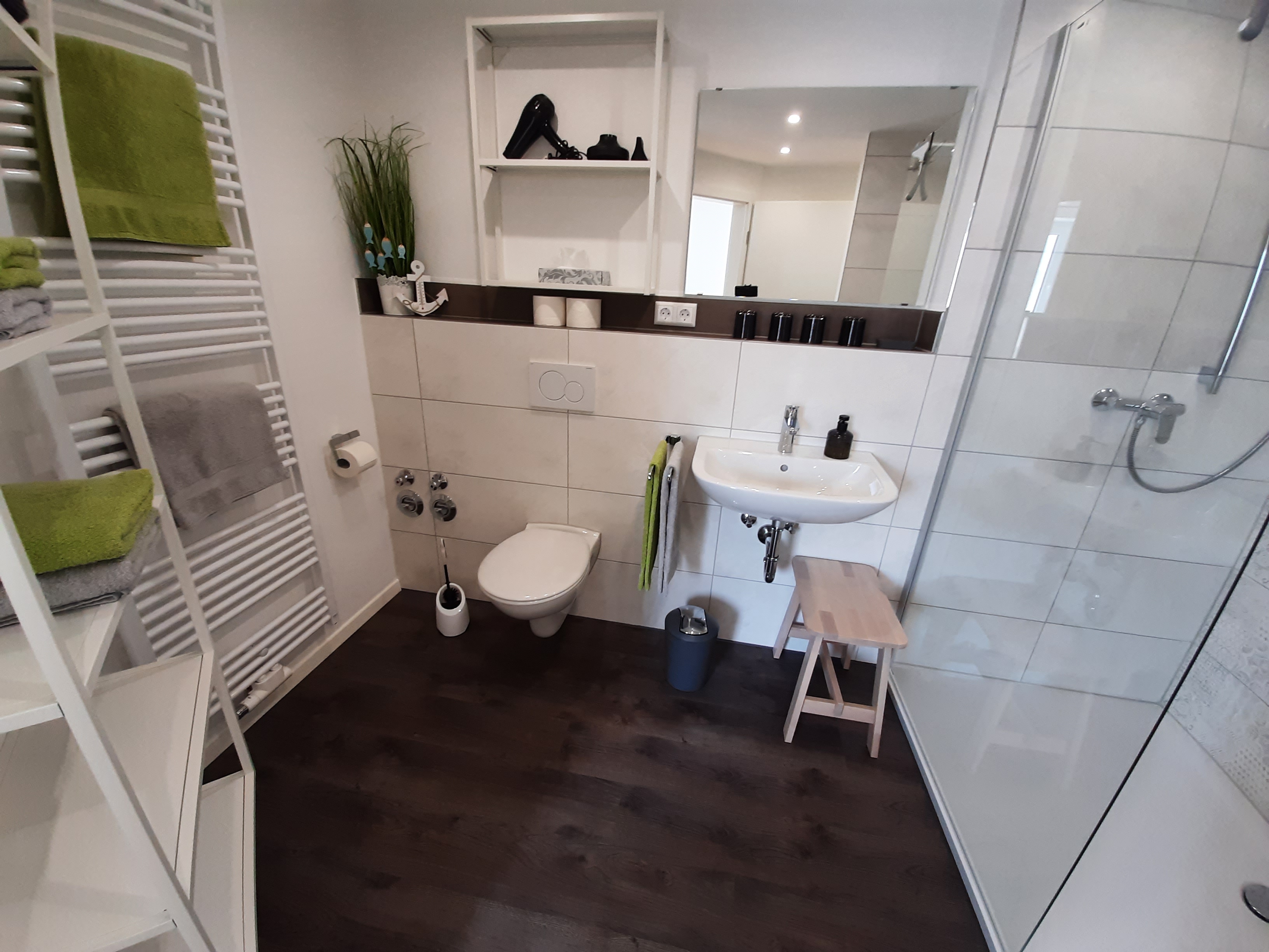 Monteurzimmer: Wohnung 5, Bad mit Begehbarer Dusche - Gästehaus Buberl