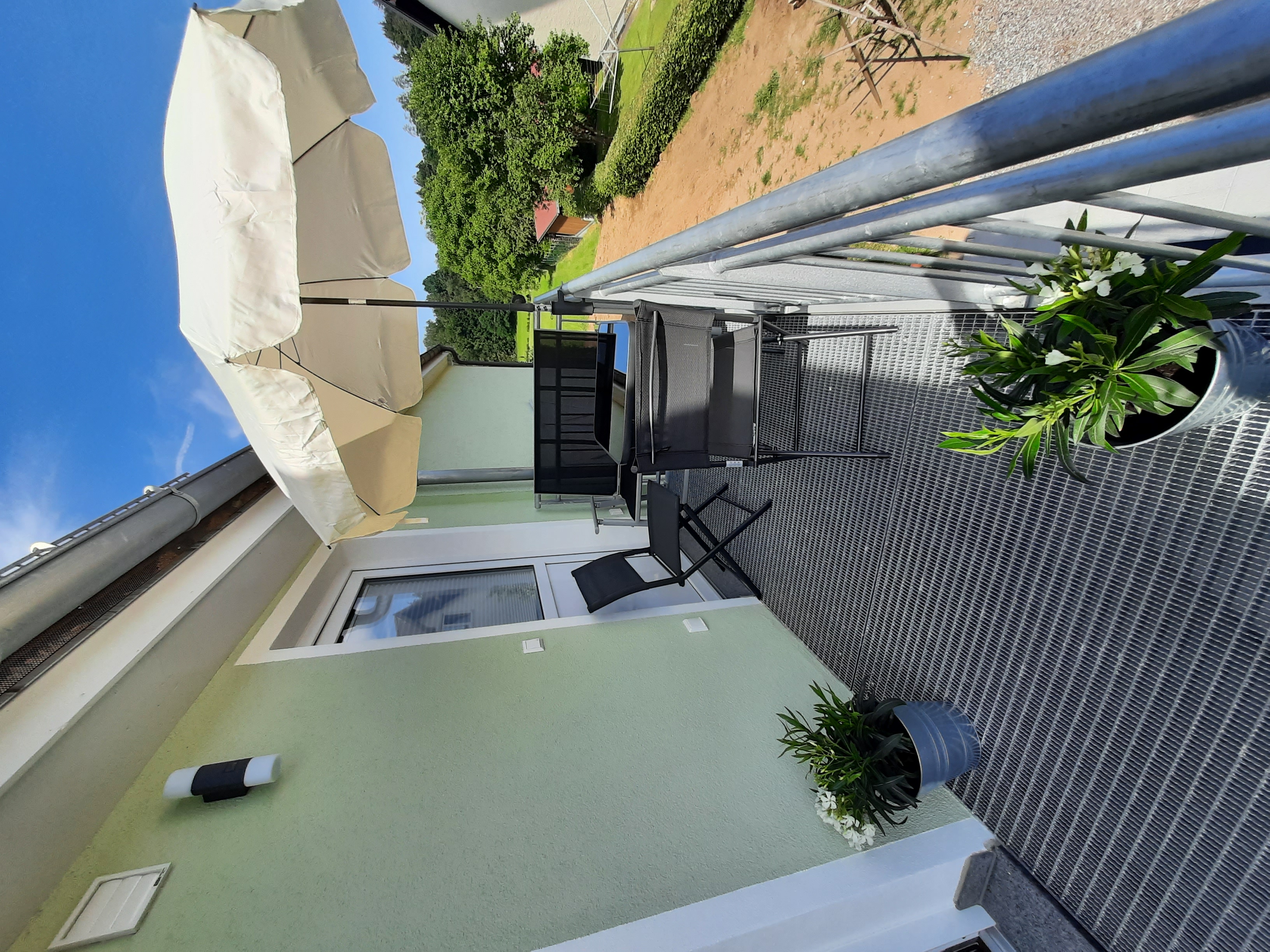 Monteurzimmer: Wohnung 5 kleiner Balkon,
Aufenthalt im Garten möglich - Gästehaus Buberl