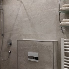 Monteurzimmer: Bad mit Dusche und WC , 1.Unterkunft - Monteurunterkünfte Brandis, Nähe Düsseldorf / Köln