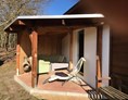 Monteurzimmer: Terrasse mit Blick auf das nutzbare Grundstück - Wohnung-Sandkrug