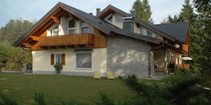 Monteurwohnung - Zimmertyp: Doppelzimmer - Salzburg - Seenland - Hausansicht der Villa Wallersee - Villa-Wallersee
