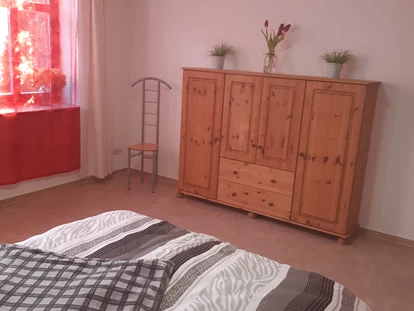 Monteurwohnung - Bettwäsche: Bettwäsche gegen Gebühr - Deutschland - Schlafzimmer 1, zur Straße gerichtet - Fewozie