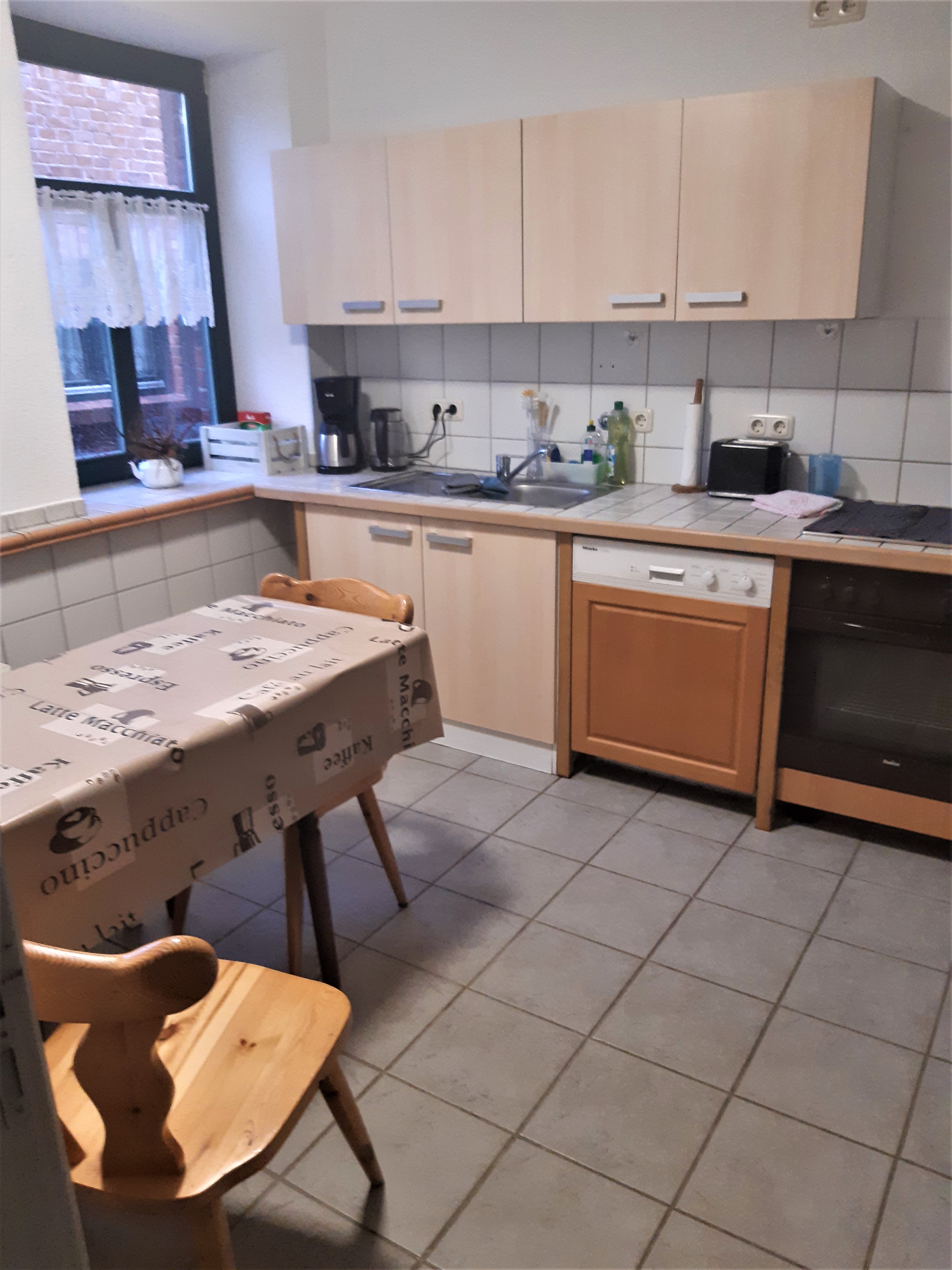 Monteurzimmer: Küche komplett ausgestattet - Fewozie