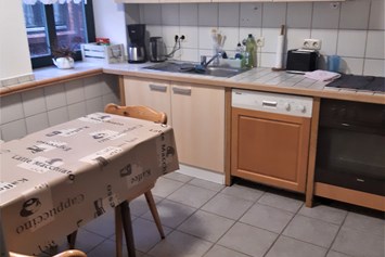 Monteurzimmer: Küche komplett ausgestattet - Fewozie