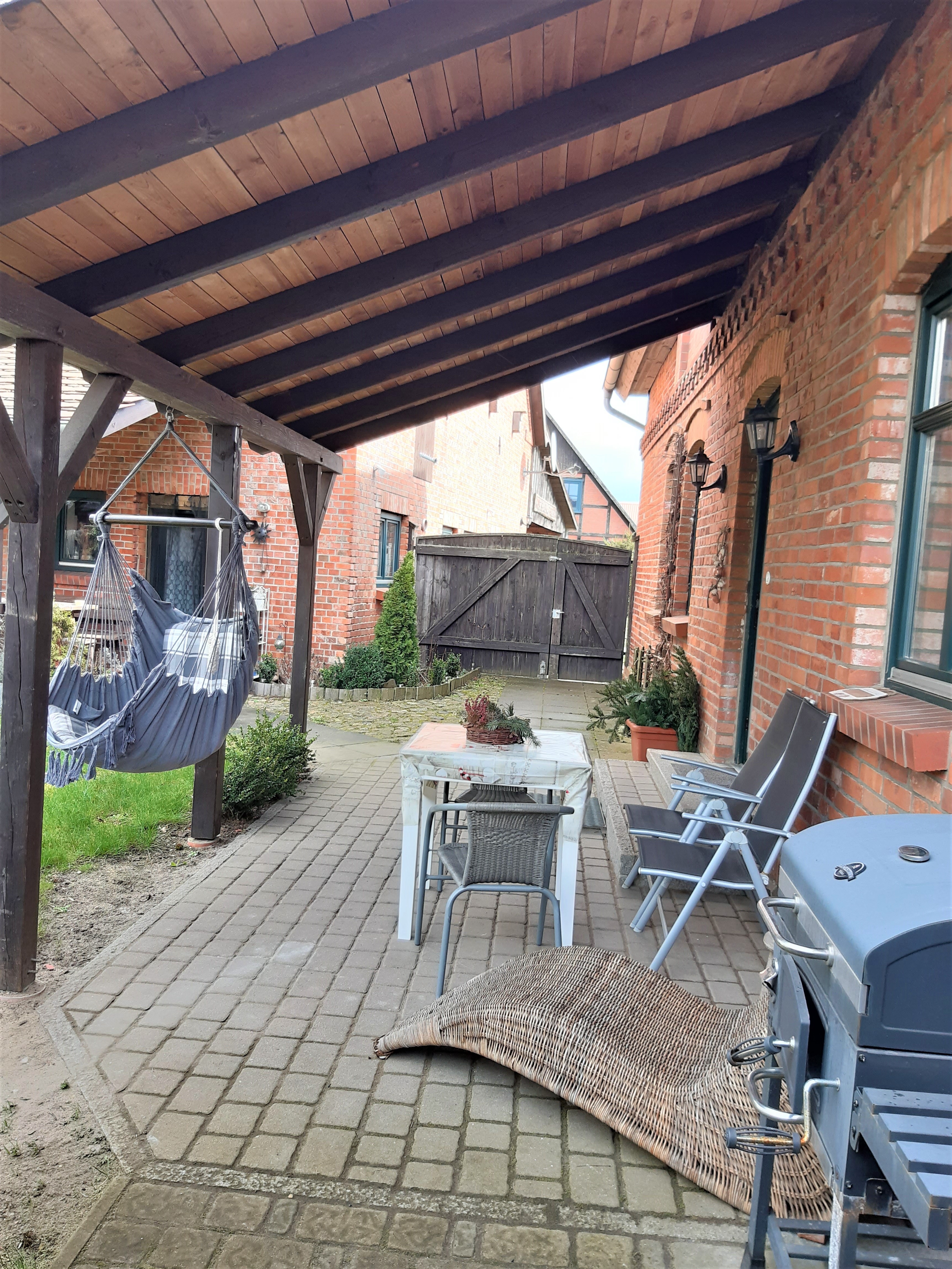 Monteurzimmer: Terrasse mit Grillplatz - Fewozie
