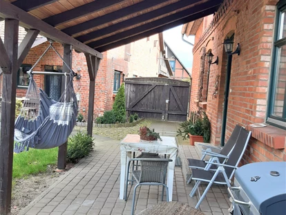 Monteurwohnung - Bettwäsche: Bettwäsche gegen Gebühr - Deutschland - Terrasse mit Grillplatz - Fewozie