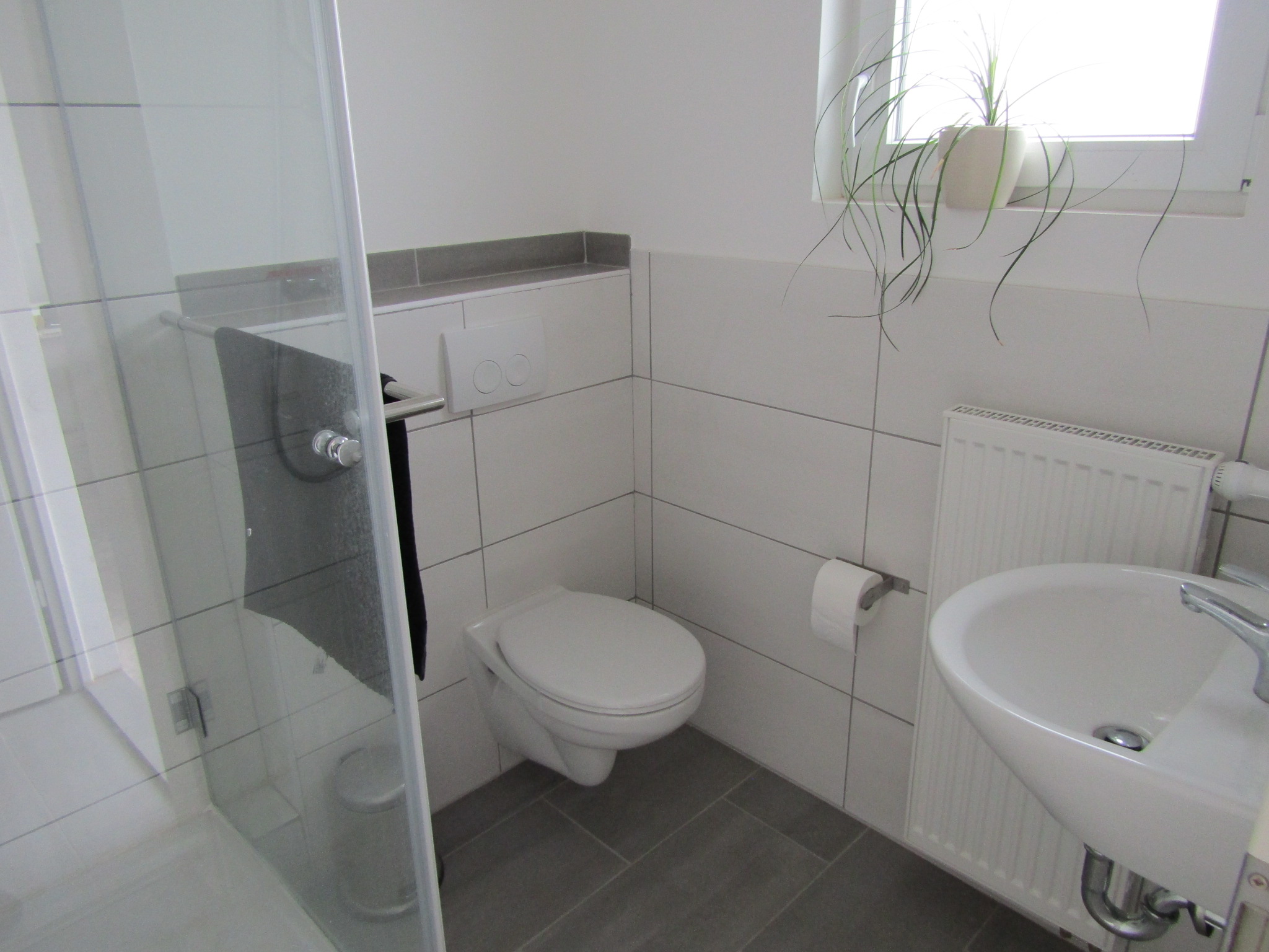 Monteurwohnung - Bettwäsche: Bettwäsche inklusive - Pfalz - Badezimmer - Ferienwohnung Südpfalz