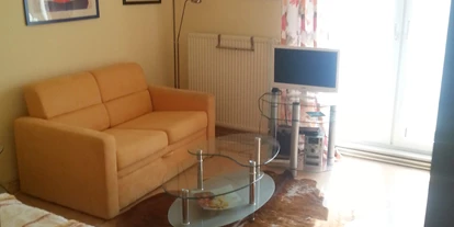 Monteurwohnung - PLZ 30657 (Deutschland) - Zimmer 2 mit Einzelbett, Couch, TV - Monteurzimmer an der Messe