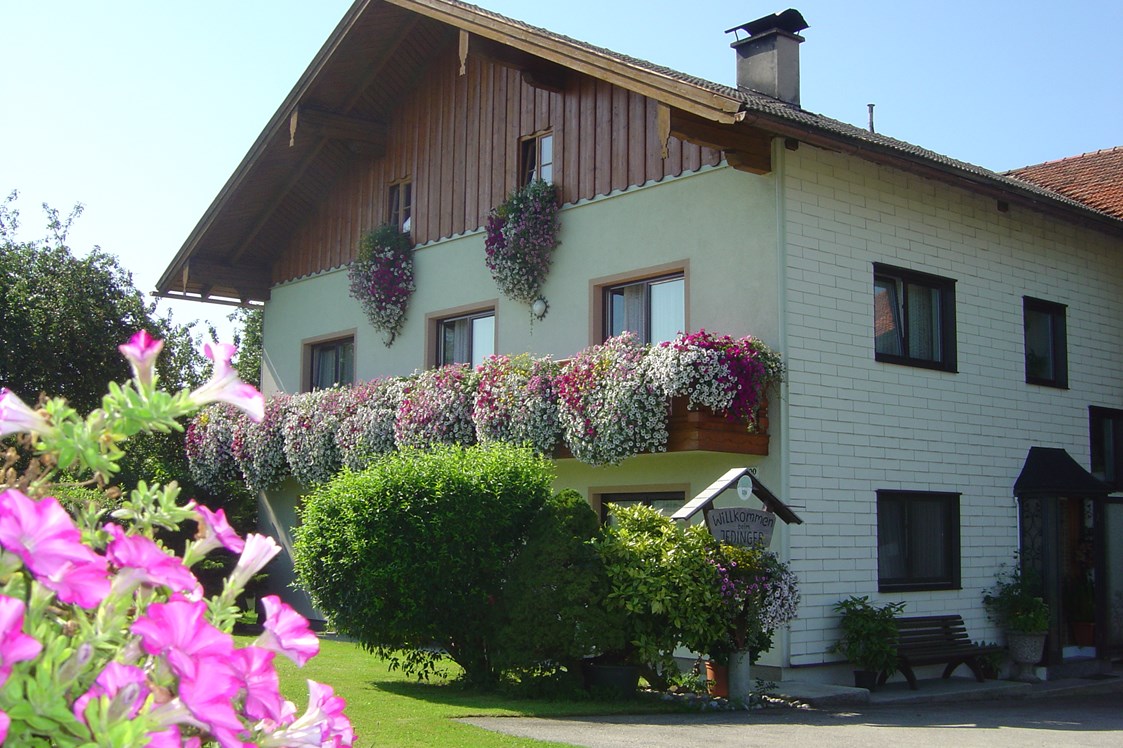 Monteurzimmer: Gästehaus Jedinger, Nähe SALZBURG,
Zufahrt direkt von der B 154 zwischen Mondsee und Straßwalchen - Gästehaus Jedinger