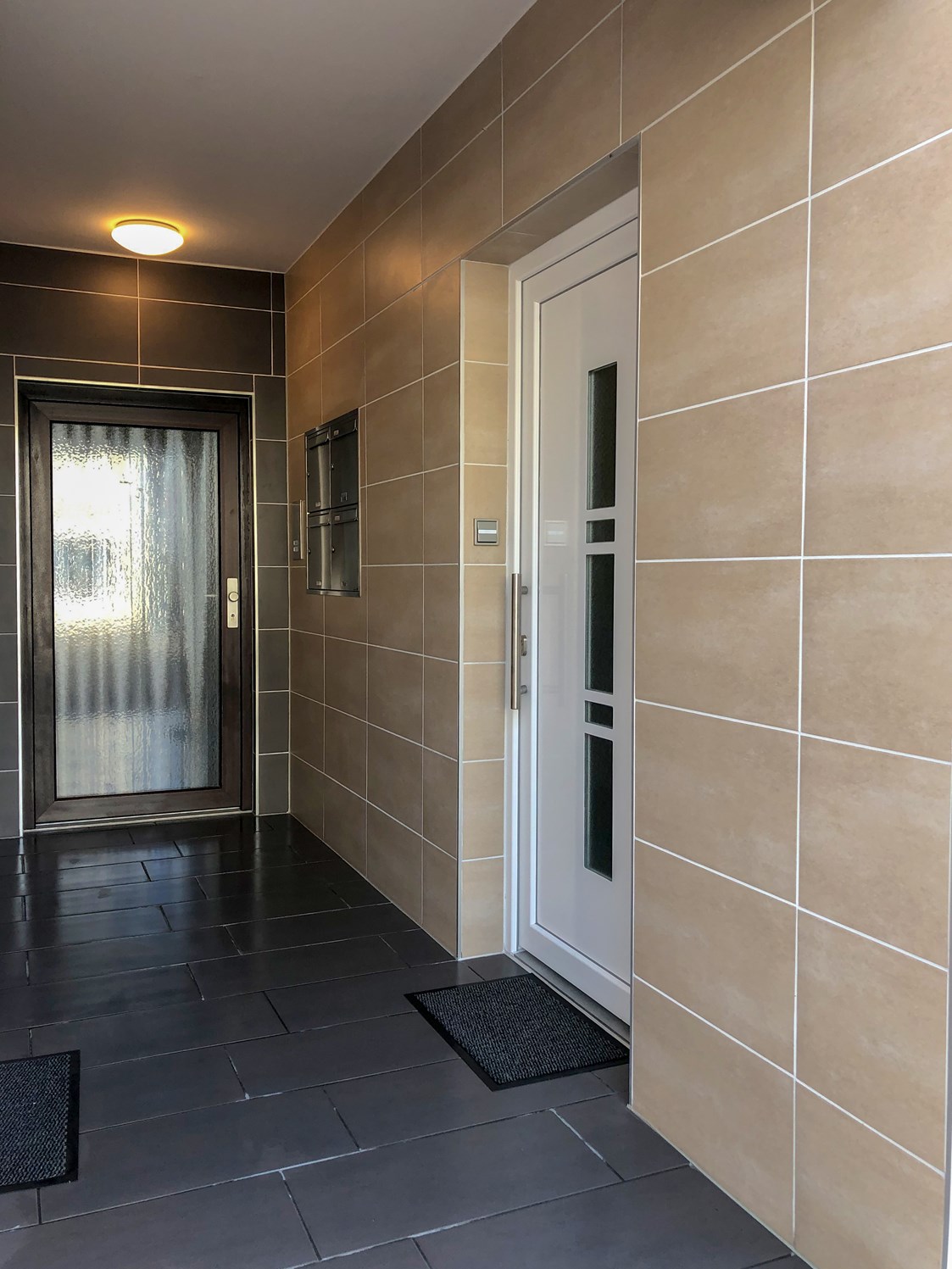 Monteurzimmer: Eingang zur Wohnung 2 - Schlafen wie Zuhause Avianaart Monteur & Ferienwohnung 