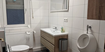 Monteurwohnung - Badezimmer: eigenes Bad - Münsterland - Bad W1 - Gästehaus Wadersloh - Geist