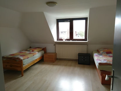 Monteurwohnung - Kaffeemaschine - Schleswig-Holstein - Einzelbetten im Doppelzimmer in Oeversee. - Haus Barderup