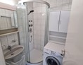 Monteurwohnung: Badezimmer - Monteurwohnung in Sindelfingen,Mindestmietzeit 6 Monate, 17 Euro