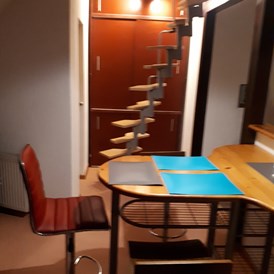 Monteurzimmer: Küchenbereich mit Sitzmöglichkeit - Waldmeister