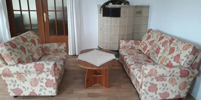 Monteurwohnung - PLZ 31683 (Deutschland) - Couch und Couchtisch - Gästehaus Habrihausen
