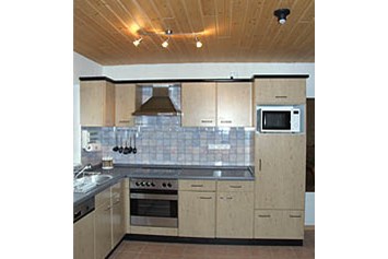 Monteurzimmer: Küche mit Herd, Ofen - Privatzimmer Starmanns