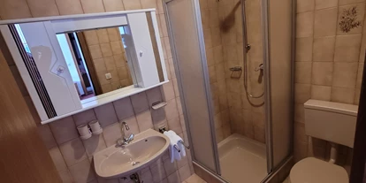 Monteurwohnung - Parkplatz: eigener Parkplatz vorhanden - Tiroler Oberland - Haus Bellevue