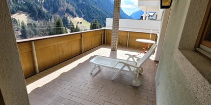 Monteurwohnung - Parkplatz: eigener Parkplatz vorhanden - Tiroler Oberland - Terrasse - Haus Bellevue