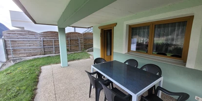 Monteurwohnung - Parkplatz: eigener Parkplatz vorhanden - Tiroler Oberland - Garten - Haus Bellevue