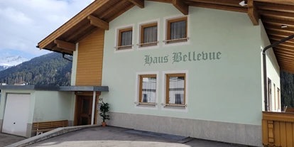 Monteurwohnung - Parkplatz: eigener Parkplatz vorhanden - Tiroler Oberland - Haus Bellevue