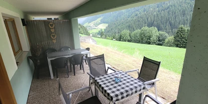 Monteurwohnung - Parkplatz: eigener Parkplatz vorhanden - Tiroler Oberland - Garten - Haus Bellevue