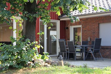 Monteurzimmer: Terrasse mit Sitzgelegenheit - Ferienhaus "NaturPur"