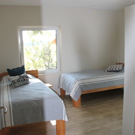 Monteurzimmer: Schlafzimmer mit 2 Einzelbetten - Ferienhaus "NaturPur"