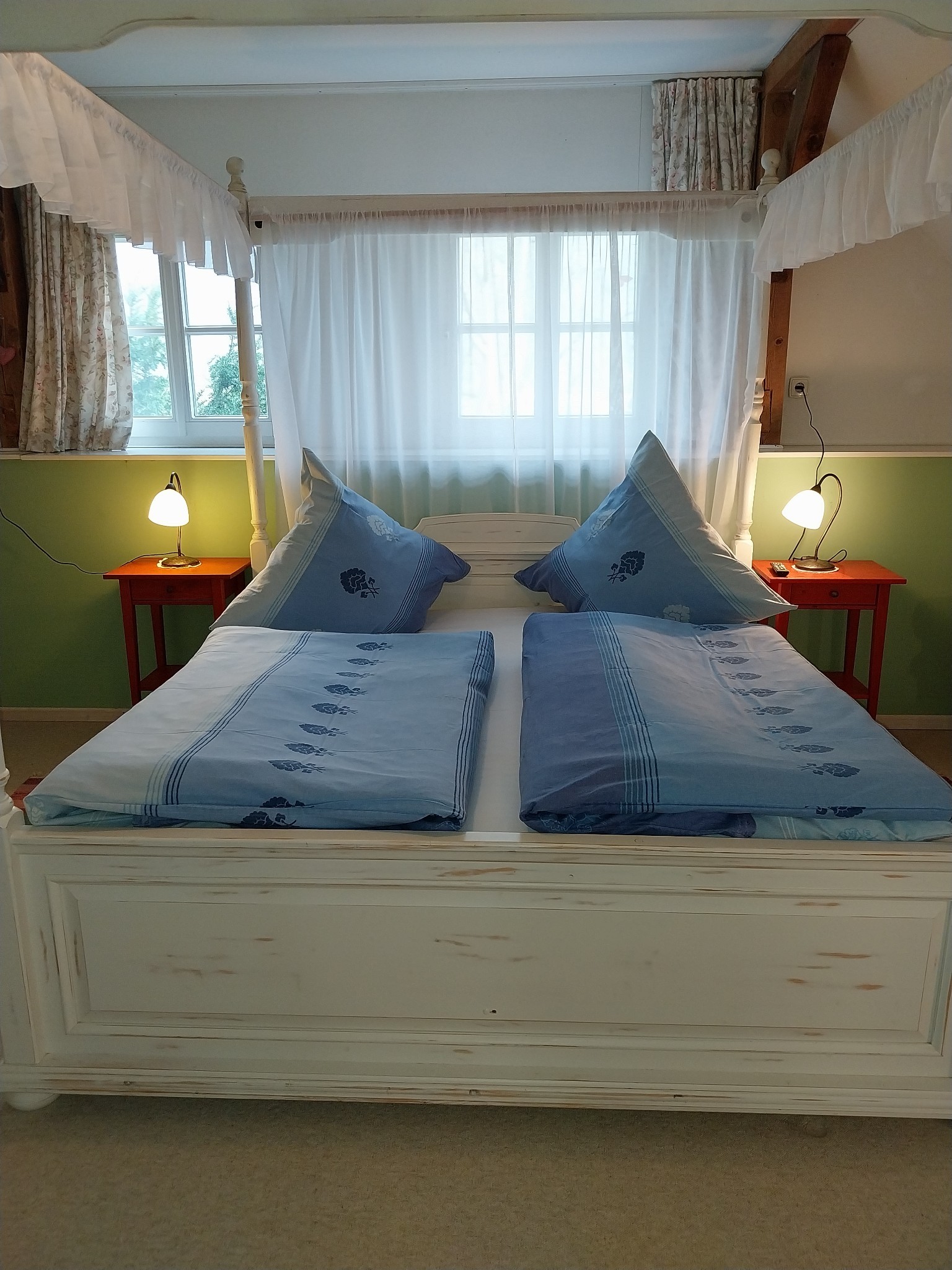 Monteurwohnung - Kaffeemaschine - Wilhelmshaven - Eines der Schlafzimmer - Landhaus Vreburg Nordenham Katrin und Thorsten Steiner