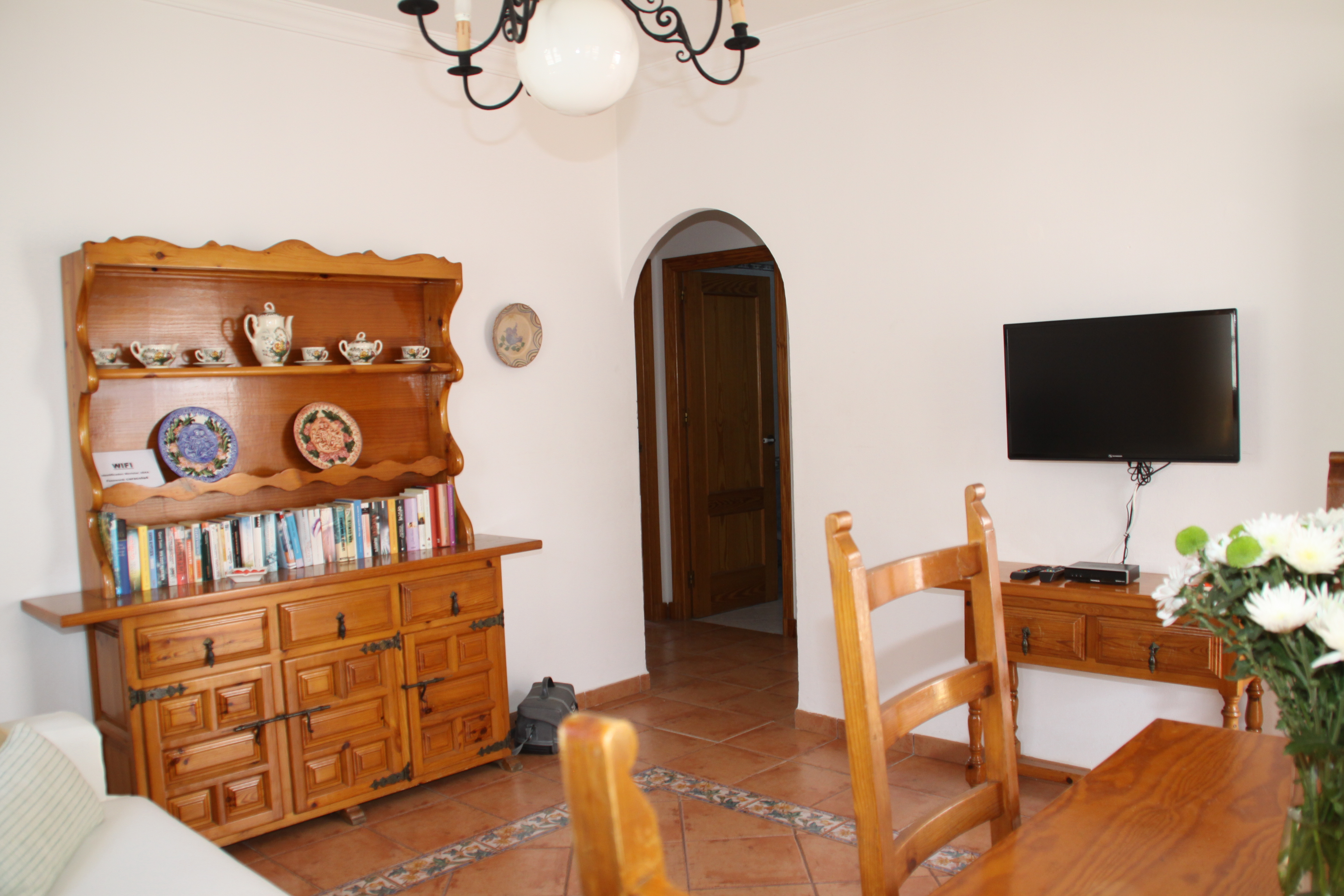 Monteurzimmer: Salon met air conditioning (warm/koud), TV (Nederlandse programmes), internet en bedbank. - Apartamento Caracola