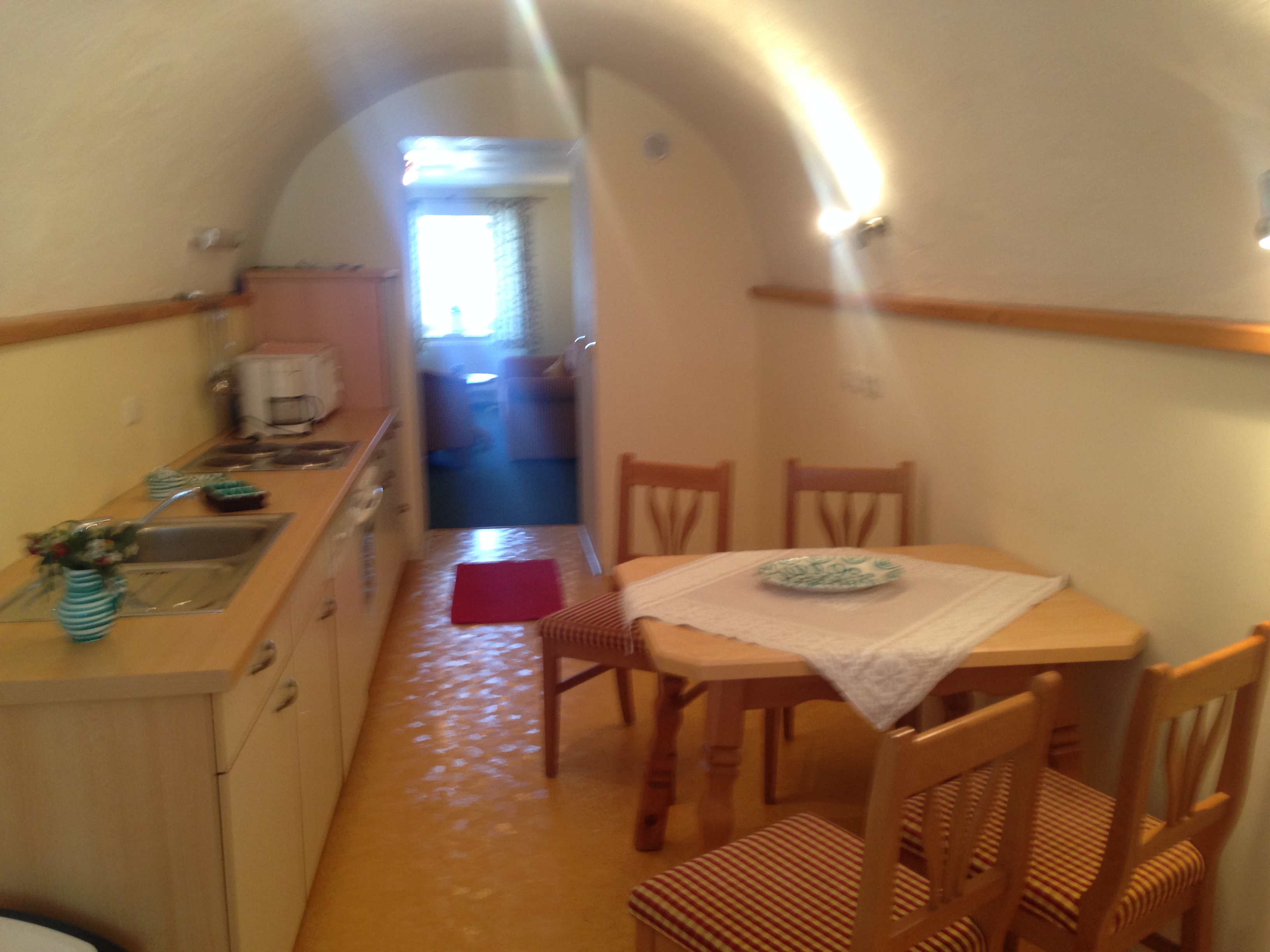 Monteurwohnung - Küche: eigene Küche - Sbg. Salzkammergut - Küche mit Essplatz  - Appartements im Forsthaus