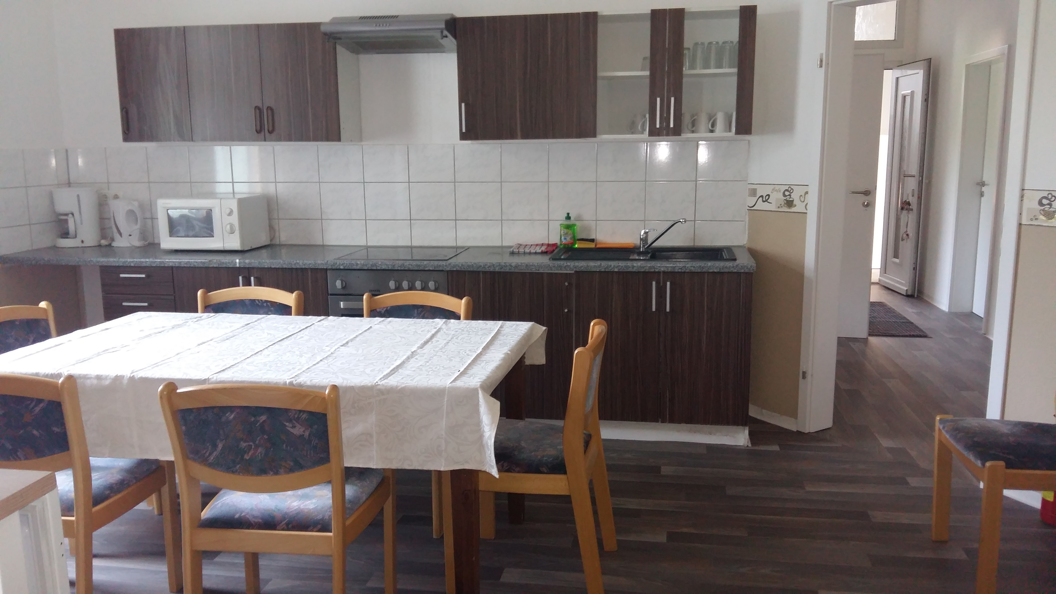 Monteurwohnung - Zimmertyp: Doppelzimmer - Thüringen - Die Küche ist komplett ausgestattet.  - Zimmervermietung-Gotha - Wohnen wie Zuhause