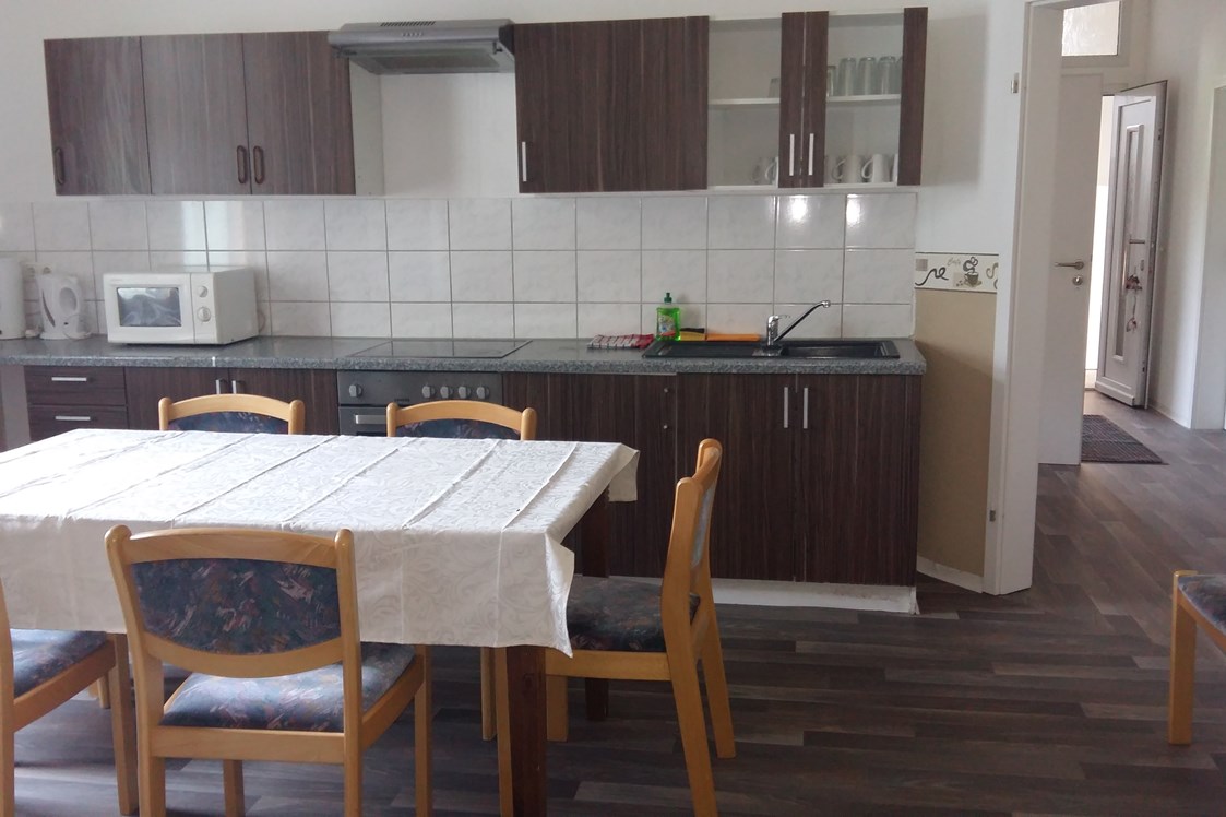 Monteurzimmer: Die Küche ist komplett ausgestattet.  - Zimmervermietung-Gotha - Wohnen wie Zuhause