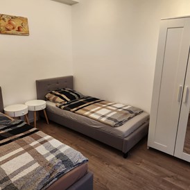 Monteurzimmer: Schlafzimmer - auszeit appartements & rooms