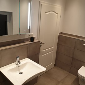 Monteurzimmer: Badezimmer - auszeit appartements & rooms