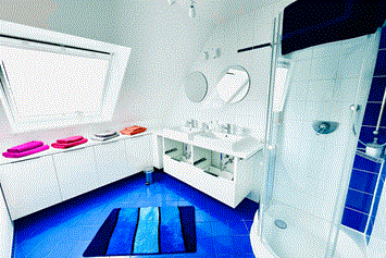 Monteurzimmer: Bad, 2 Waschplätze, Dusche - Apartment/Zimmer Haus Dragl bei Augsburg