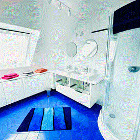 Monteurzimmer: Bad, 2 Waschplätze, Dusche - Apartment/Zimmer Haus Dragl bei Augsburg