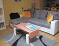 Monteurzimmer: Die neue Couch im Wohnraum - Ferienhof March
