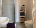 Monteurzimmer: Bad in der oberen Etage mit WC und Dusche  - Zumspatzennest