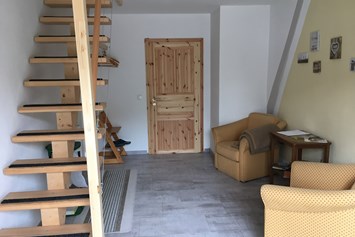 Monteurzimmer: Eingangsbereich zur Küche und zur oberen Etage  - Zumspatzennest