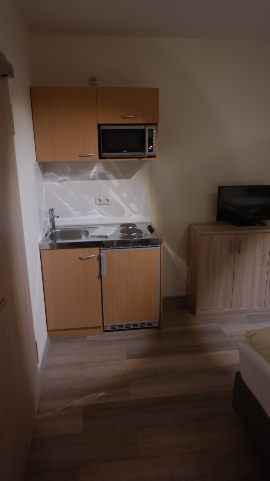 Monteurzimmer: Jedes Zimmer mit einer Pantryküche - Boardinghaus Modern Living